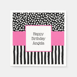 Weiße und schwarze Muster mit rosa Serviette