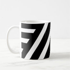 Weiße und schwarze Streifen auf klassischer Tasse
