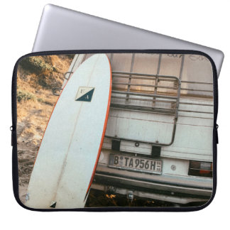 Weiße und schwarze Surfbretter Laptopschutzhülle