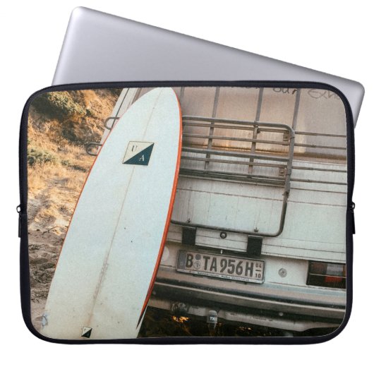 Weiße und schwarze Surfbretter Laptopschutzhülle (Vorderseite)