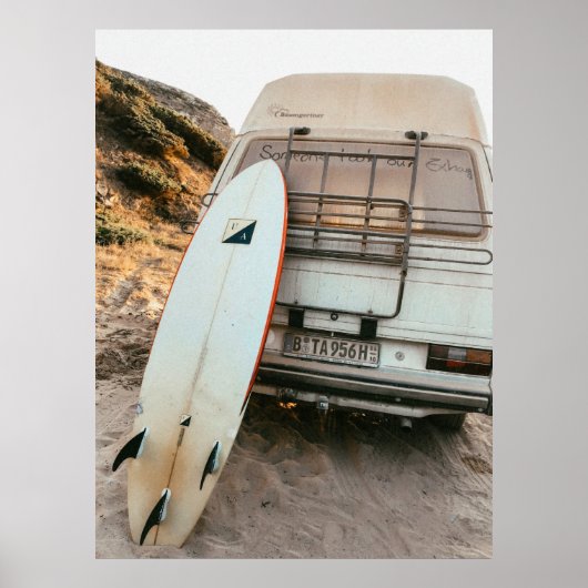 Weiße und schwarze Surfbretter Poster (Vorne)