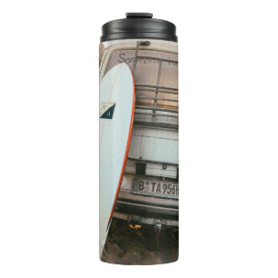 Weiße und schwarze Surfbretter Thermosbecher