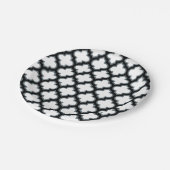 Weiße und schwarze Trellis, Gitter, Quatrefolie Pappteller (Schrägansicht)