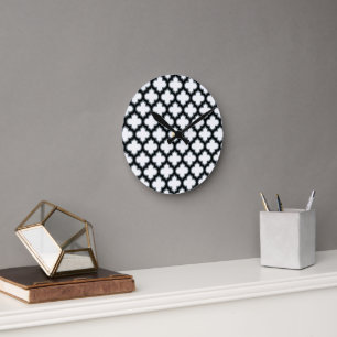 Weiße und schwarze Trellis, Gitter, Quatrefolie Runde Wanduhr