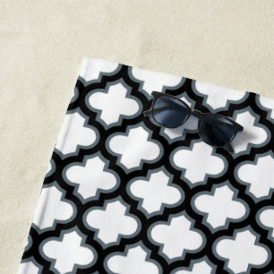 Weiße und schwarze Trellis, Gitter, Quatrefolie Strandtuch