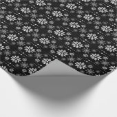 Weiße und schwarze Weihnachtsschneeflocken-Muster Geschenkpapier (Ecke)