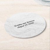 Weiße und silberne Spitzen und Perlen auf Satin Runder Pappuntersetzer (Angewinkelt)