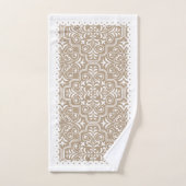 Weiße und taupe Damastmuster skallopierte Ränder Badhandtuch Set (Handtuch)