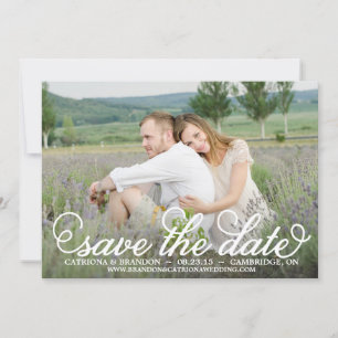Weiße verspielte Schrift Save-the-Date-Ankündigung Save The Date