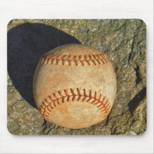 Weiße Vintage-Baseballhandschuhe mit roter Naht Mousepad