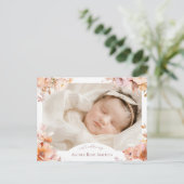Weiße Vintage Blütenfallen Foto Geburt Ankündigungspostkarte (Stehend Vorderseite)