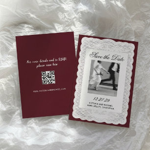 Weiße Vintage-Papier-Spitze-Burgunder-Foto-Hochzei Save The Date