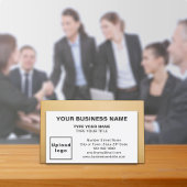 Weiße Visitenkarte im zentrierten Stil