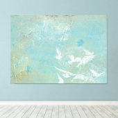 Weiße Vögel fliegen durch den blauen Himmel Leinwanddruck (Insitu (Holzboden))