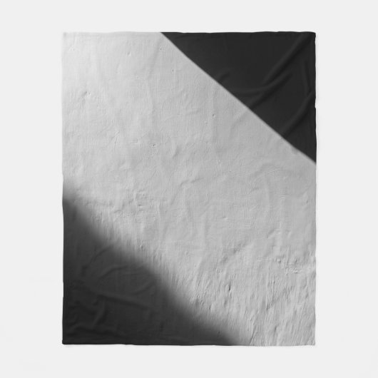 WEISSE WAND MIT SCHWARZTEXTIL FLEECEDECKE (Vorderseite)