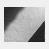 WEISSE WAND MIT SCHWARZTEXTIL FLEECEDECKE (Vorderseite (Horizontal))