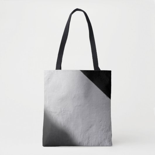 WEISSE WAND MIT SCHWARZTEXTIL TASCHE (Vorderseite)