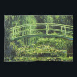 Weiße Wasserlilien von Claude Monet, Vintage Kunst Küchentuch<br><div class="desc">Die weißen Wasserlilien (1899) von Claude Monet sind ein Vintager Impressionist, der sich mit einem Blumengemälde auskennt. Es ist eine von vielen Variationen der Wasserlilien und japanischen Fußgängergemälde, die Monet in seinem Blumengarten im Frühjahr in Giverny, Frankreich, gemalt hat. Eine Fußgängerbrücke über einen Teich in grünen Tönen. Über den Künstler:...</div>