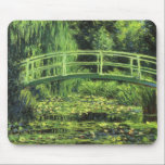 Weiße Wasserlilien von Claude Monet, Vintage Kunst Mousepad<br><div class="desc">Die weißen Wasserlilien (1899) von Claude Monet sind ein Vintager Impressionist, der sich mit einem Blumengemälde auskennt. Es ist eine von vielen Variationen der Wasserlilien und japanischen Fußgängergemälde, die Monet in seinem Blumengarten im Frühjahr in Giverny, Frankreich, gemalt hat. Eine Fußgängerbrücke über einen Teich in grünen Tönen. Über den Künstler:Claude...</div>