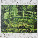 Weiße Wasserlilien von Claude Monet, Vintage Kunst Puzzle<br><div class="desc">Die weißen Wasserlilien (1899) von Claude Monet sind ein Vintager Impressionist, der sich mit einem Blumengemälde auskennt. Es ist eine von vielen Variationen der Wasserlilien und japanischen Fußgängergemälde, die Monet in seinem Blumengarten im Frühjahr in Giverny, Frankreich, gemalt hat. Eine Fußgängerbrücke über einen Teich in grünen Tönen. Über den Künstler:...</div>