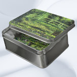 Weiße Wasserlilien von Claude Monet, Vintage Kunst Puzzle<br><div class="desc">Die weißen Wasserlilien (1899) von Claude Monet sind ein Vintager Impressionist, der sich mit einem Blumengemälde auskennt. Es ist eine von vielen Variationen der Wasserlilien und japanischen Fußgängergemälde, die Monet in seinem Blumengarten im Frühjahr in Giverny, Frankreich, gemalt hat. Eine Fußgängerbrücke über einen Teich in grünen Tönen. Über den Künstler:...</div>