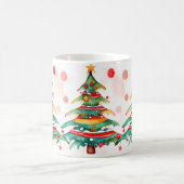 Weiße Weihnachtsbaum mit Ornamenten und Dot Kaffeetasse (Mittel)