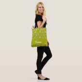 Weiße Weihnachtsbäume auf Grün Tasche (Am Model)