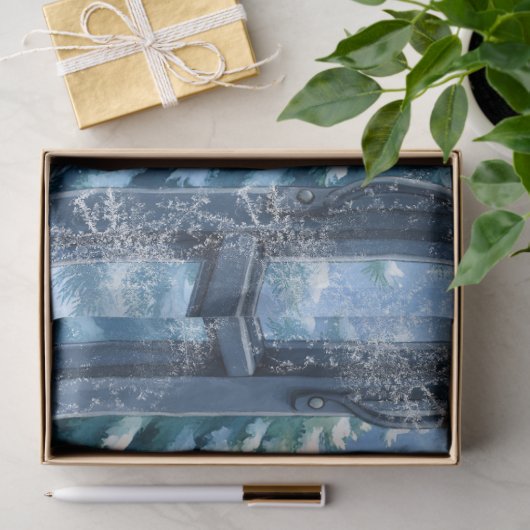 Weiße Weihnachtself mit Candy Cane. Seidenpapier (Geschenk)