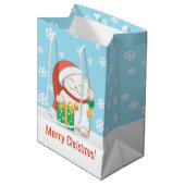 Weiße Weihnachtskatze in einem Red Hat Mittlere Geschenktüte (Vorderseite Schrägansicht)