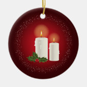 Weiße Weihnachtskerzen auf Rot mit individuellem T Keramik Ornament (Vorne)
