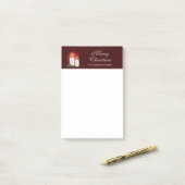 Weiße Weihnachtskerzen auf Rot mit individuellem T Post-it Klebezettel (Auf Schreibtisch)