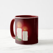 Weiße Weihnachtskerzen auf Rot mit individuellem T Tasse (Vorderseite Links)
