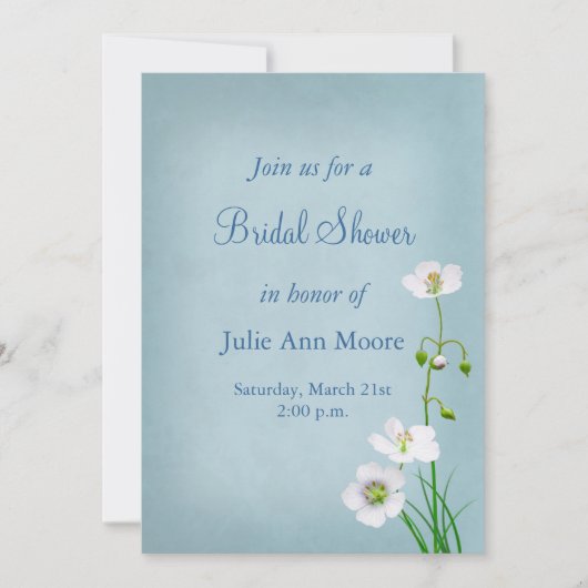 Weiße Wildblume auf blauem Brautparty Einladung (Vorderseite)
