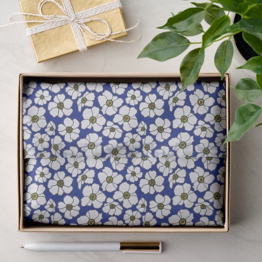 Weiße Wildblumen auf Blau Seidenpapier (Geschenk)