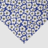 Weiße Wildblumen auf Blau Seidenpapier (Detail)