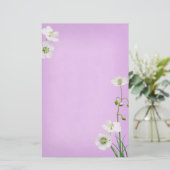 Weiße Wildblumen auf der Lavendelhochzeit (Stehend Vorderseite)