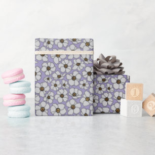 Weiße Wildblumen auf Lavendel Geschenkpapier