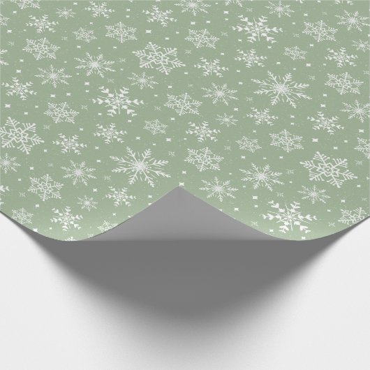 Weiße Winter Schneeflocken Sterne auf Salbei grün Geschenkpapier (Ecke)