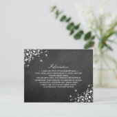 Weiße Wirbel auf Chalkboard Hochzeitsdetails Begleitkarte (Stehend Vorderseite)