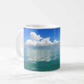 Weiße Wolke über einer friedvollen Kaffeetasse (Vorderseite Links)