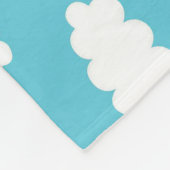 Weiße Wolken auf dem Hintergrund des blauen Himmel Fleecedecke (Ecke)