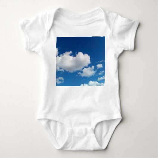 Weiße Wolken Baby Strampler (Vorderseite)