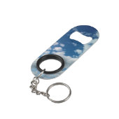 Weiße Wolken Mini Flaschenöffner (Rückseite Schrägansicht)