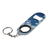 Weiße Wolken Mini Flaschenöffner (Vorderseite Schrägansicht)