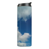 Weiße Wolken Thermosbecher (Nach links gedreht)