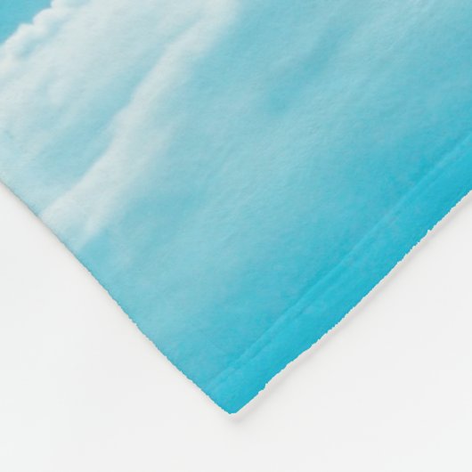weiße Wolken und hellblauer Himmelshintergrund, Pa Fleecedecke (Ecke)