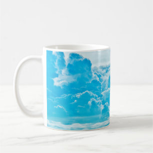 weiße Wolken und hellblauer Himmelshintergrund, Pa Kaffeetasse