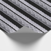 Weiße Zierspitze, abgeschiedener schwarzer Hinterg Geschenkpapier (Ecke)