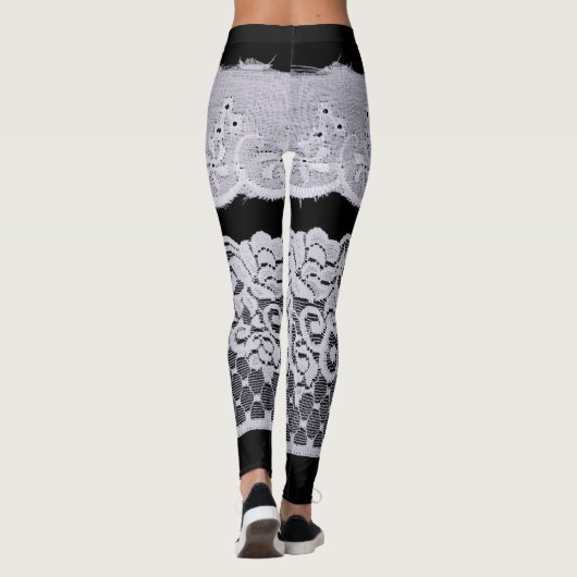 Weiße Zierspitze, abgeschiedener schwarzer Hinterg Leggings (Rückseite)