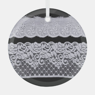 Weiße Zierspitze, abgeschiedener schwarzer Hinterg Ornament Aus Glas